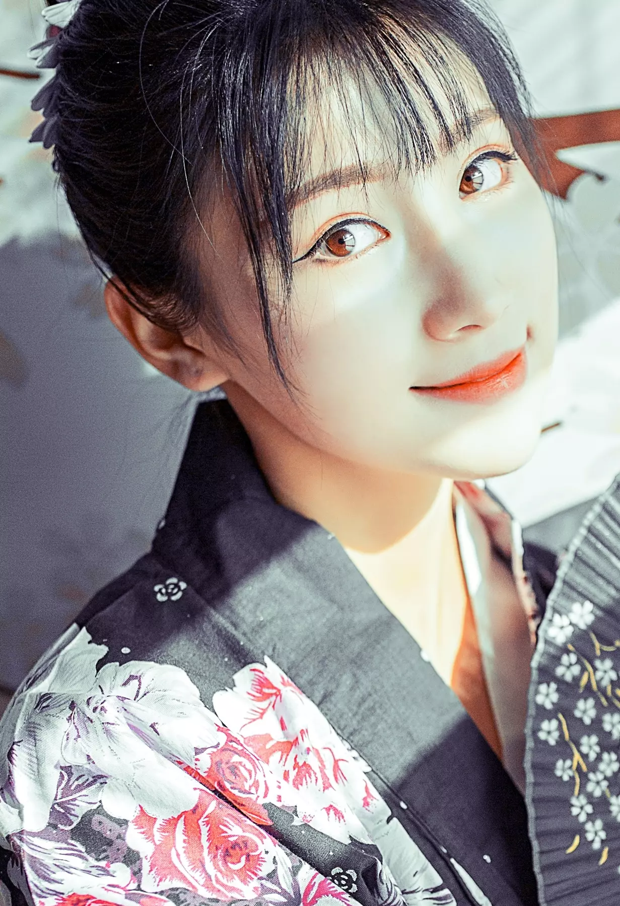 扎着丸子头的和服美女极品私房照