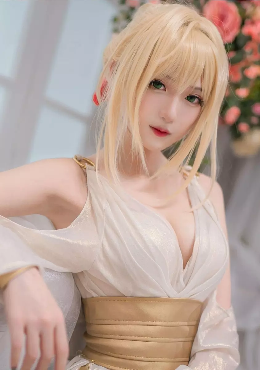 知名主播腐团儿性感COS写真