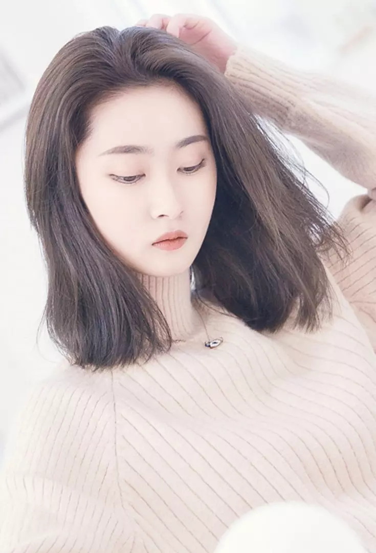 淡雅如兰的气质美女咖啡馆素雅写真